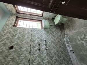 Bedroom in 2.5 BHK Apartment at Mayur Vihar – for Rent