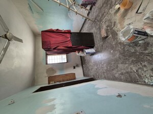 Furnished Amenities in 2.5 BHK Apartment at Mayur Vihar – for Rent