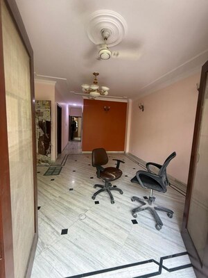 Bedroom in 3 BHK Builder Floor at Chittaranjan Park – for Rent