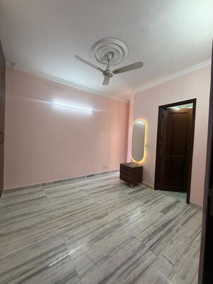 Room in 3 BHK Builder Floor at Chittaranjan Park – for Rent