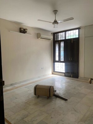 Room in 3 BHK Builder Floor at Nehru Enclave – for Rent