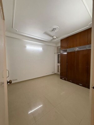 Room in 3 BHK Builder Floor at Nehru Enclave – for Rent