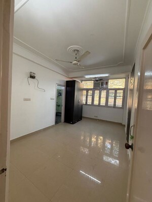 Room in 3 BHK Builder Floor at Nehru Enclave – for Rent