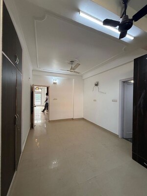 3 BHK Builder Floor – Entrance View at Nehru Enclave - for Rent