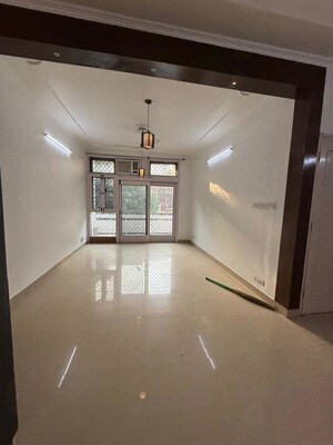 Room in 3 BHK Builder Floor at Nehru Enclave – for Rent