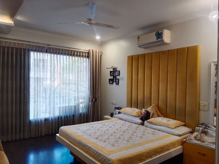 Bedroom, unitech-nirvana-country-cedar-crest 5 Bedroom 315 Sq.Yd. Villa In Sector 50 Gurgaon 10391183