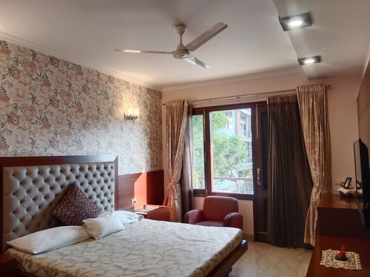 Bedroom, unitech-nirvana-country-cedar-crest 5 Bedroom 315 Sq.Yd. Villa In Sector 50 Gurgaon 10391183