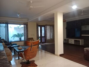 Living Room in 5 BHK Villa at Unitech Nirvana Country Cedar Crest, Sector 50 – for Rent
