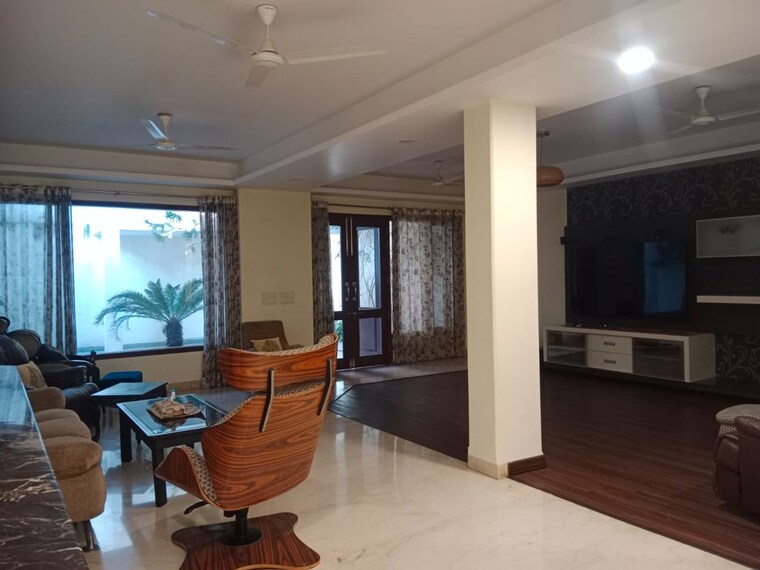 Living Room, unitech-nirvana-country-cedar-crest 5 Bedroom 315 Sq.Yd. Villa In Sector 50 Gurgaon 10391183