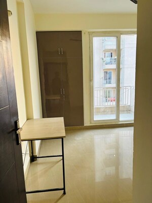Room in 2 BHK Apartment at ACE Platinum, Zeta I Greater Noida – for Rent