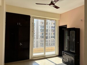 Room in 2 BHK Apartment at ACE Platinum, Zeta I Greater Noida – for Rent