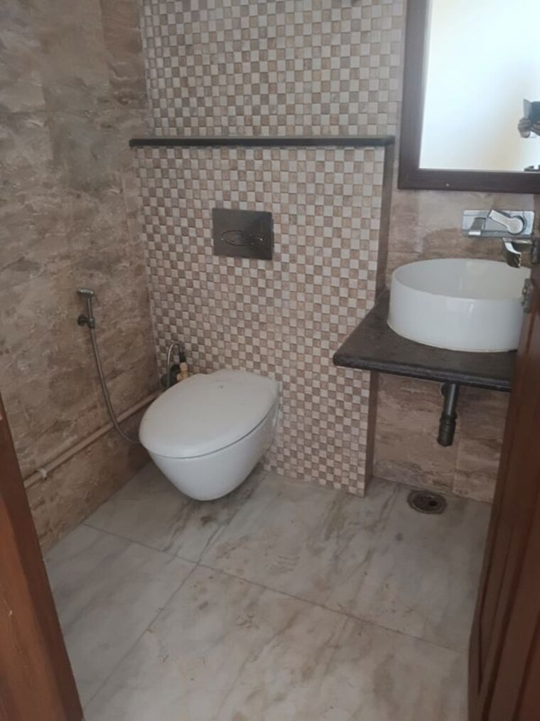 Bathroom, kalkaji 1 RK 100 Sq.Ft. Apartment In Kalkaji Delhi 10391194