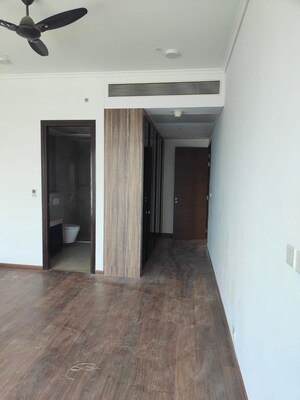 Room in 3 BHK Apartment at Prabhadevi CHS, Prabhadevi – for Rent