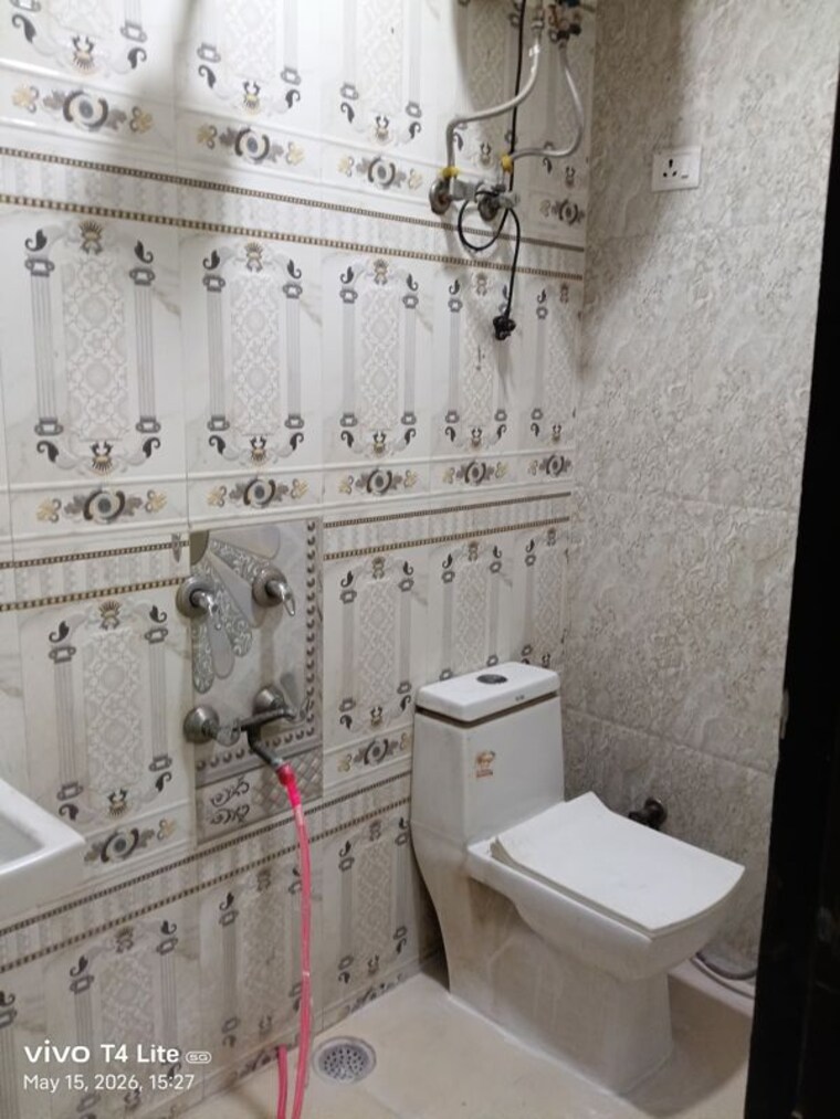Bathroom, panchsheel vihar 2 Bedroom 70 Sq.Yd. Builder Floor In Panchsheel Vihar Delhi 10376289