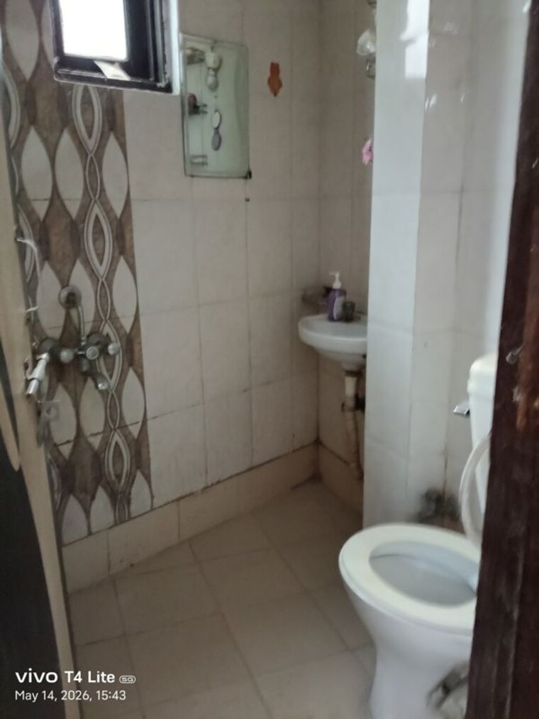Bathroom, malviya nagar 2 Bedroom 70 Sq.Yd. Builder Floor In Malviya Nagar Delhi 10391223