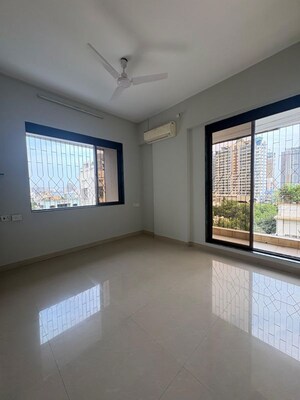 Room in 2.5 BHK Apartment at Prescon Midtown Bay, Mahim West – for Rent