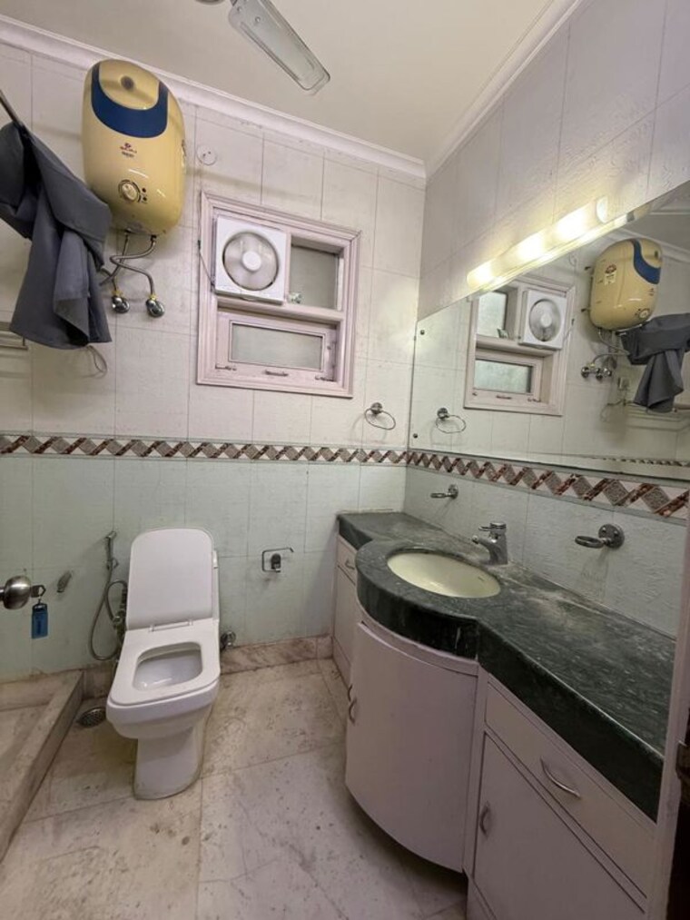 Bathroom, pamposh enclave 4 Bedroom 3500 Sq.Ft. Builder Floor In Pamposh Enclave Delhi 10391237