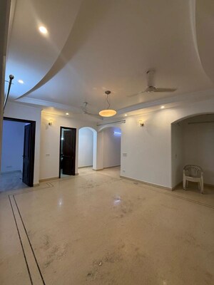 Room in 4 BHK Builder Floor at Pamposh Enclave – for Rent