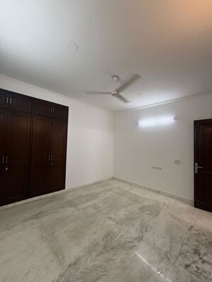 Room in 4 BHK Builder Floor at Pamposh Enclave – for Rent