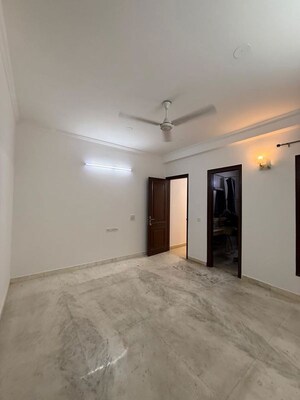 Room in 4 BHK Builder Floor at Pamposh Enclave – for Rent