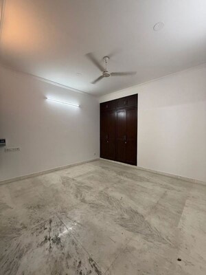 Room in 4 BHK Builder Floor at Pamposh Enclave – for Rent