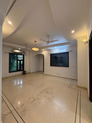 Room in 4 BHK Builder Floor at Pamposh Enclave – for Rent