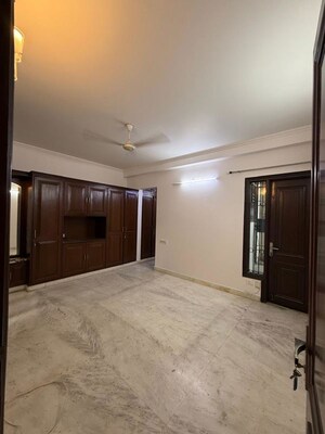 Room in 4 BHK Builder Floor at Pamposh Enclave – for Rent