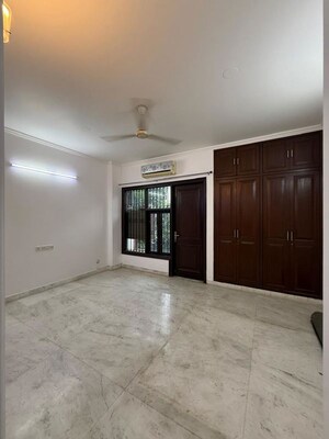 Room in 4 BHK Builder Floor at Pamposh Enclave – for Rent
