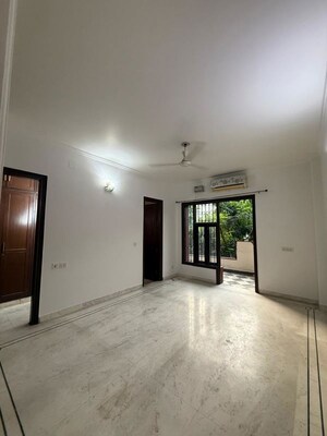 Room in 4 BHK Builder Floor at Pamposh Enclave – for Rent