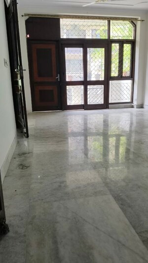 Room in 3 BHK Builder Floor at Chittaranjan Park – for Rent