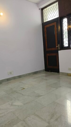 Room in 3 BHK Builder Floor at Chittaranjan Park – for Rent