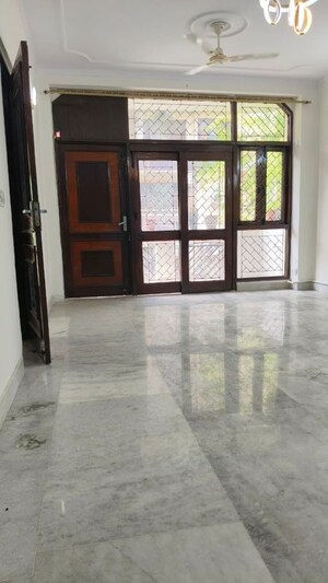 Room in 3 BHK Builder Floor at Chittaranjan Park – for Rent