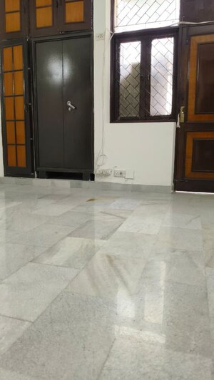 Room in 3 BHK Builder Floor at Chittaranjan Park – for Rent
