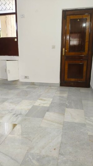 Room in 3 BHK Builder Floor at Chittaranjan Park – for Rent