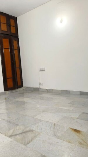 Room in 3 BHK Builder Floor at Chittaranjan Park – for Rent