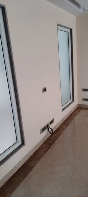 Furnished Amenities in 3 BHK Apartment at Unitech The Residences Gurgaon, Sector 33 – for Rent