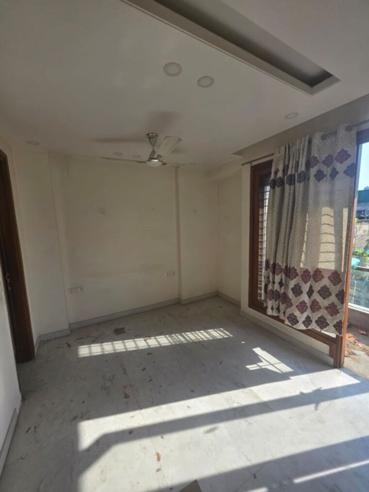Bedroom, chittaranjan park 3 Bedroom 1350 Sq.Ft. Builder Floor In Chittaranjan Park Delhi 10391256