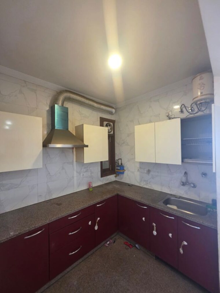 Kitchen, chittaranjan park 3 Bedroom 1350 Sq.Ft. Builder Floor In Chittaranjan Park Delhi 10391256