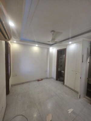 Room in 3 BHK Builder Floor at Chittaranjan Park – for Rent