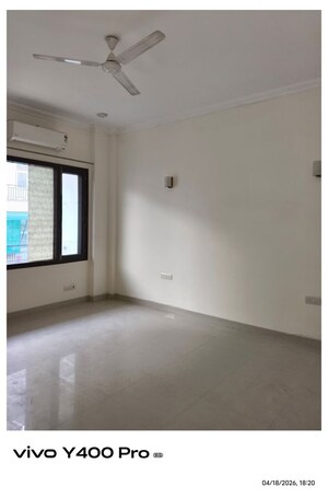 Room in 3 BHK Apartment at Unitech The Residences Gurgaon, Sector 33 – for Rent