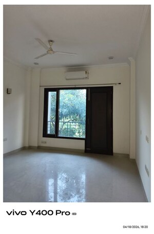 Room in 3 BHK Apartment at Unitech The Residences Gurgaon, Sector 33 – for Rent