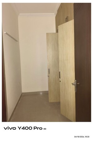Room in 3 BHK Apartment at Unitech The Residences Gurgaon, Sector 33 – for Rent