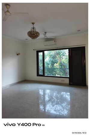 Room in 3 BHK Apartment at Unitech The Residences Gurgaon, Sector 33 – for Rent