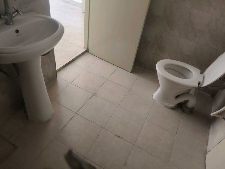 Bathroom, gaur-city-2-14th-avenue 3 Bedroom 1300 Sq.Ft. Apartment In Sector 16c Greater Noida Greater Noida 10390475