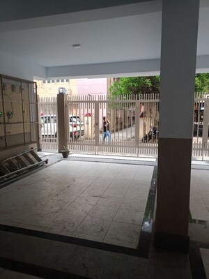 Parking in 3 BHK Builder Floor at Bhowanipore – for Sale