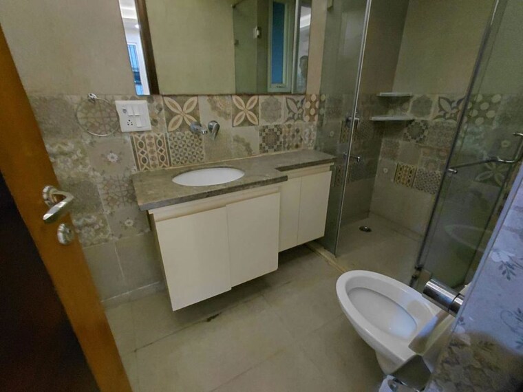 Bathroom, greater kailash ii 3.5 Bedroom 2000 Sq.Ft. Builder Floor In Greater Kailash ii Delhi 10391270