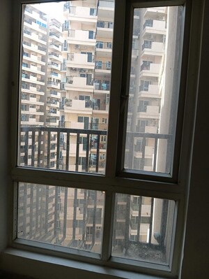 Room in 2 BHK Apartment at Gaur City 2 - 14th Avenue, Sector 16c Greater Noida – for Sale