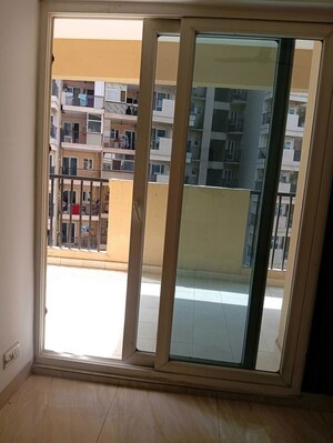 Room in 2 BHK Apartment at Gaur City 2 - 14th Avenue, Sector 16c Greater Noida – for Sale