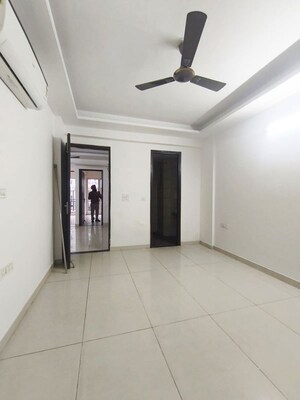 Room in 3 BHK Builder Floor at Green Valley Residencia, Ghazipur – for Rent