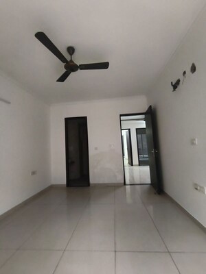 Room in 3 BHK Builder Floor at Green Valley Residencia, Ghazipur – for Rent